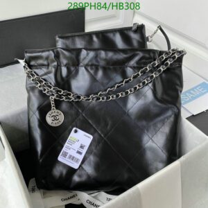 Replica CHANEL 22 Bag in Black Leather