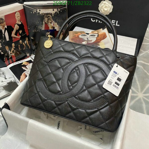 Replica Chanel Medaillon Bag Handbag in Black Leather