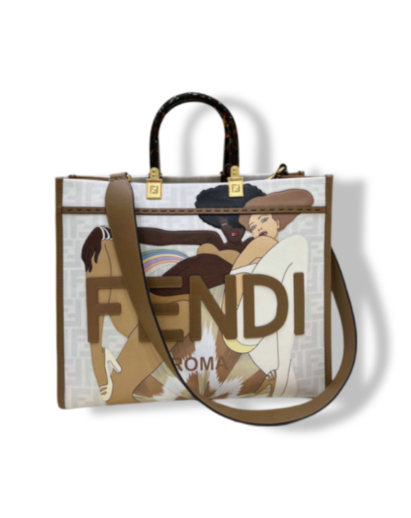 Elevate your wardrobe with the FENDI Sunshine Ladies-Motif Faux-Leather Tote Bag Mirror 1:1 Replica. Featuring Bikini Girls graphics, tortoiseshell handles, and spacious compartments, it’s a stylish and practical addition to your collection.