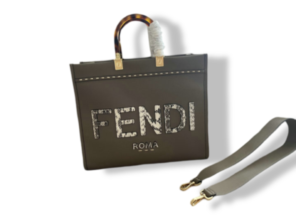 Elevate your style with the Fendi Sunshine Medium Shopper Tote in Tartufo Daisy Roccia Mirror 1:1 Replica. Featuring python-embossed Fendi logo, resin tortoiseshell handles, and smooth leather design, this luxury bag is perfect for every occasion.