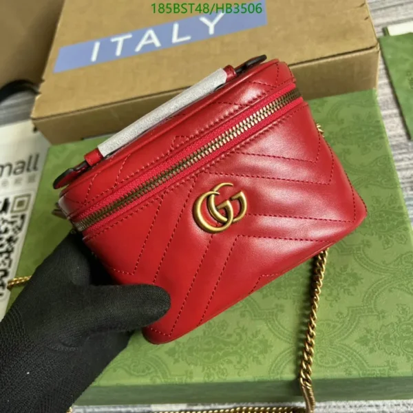 Mirror (1:1) Gucci Cowhide Matelassé Large GG Marmont Vanity Cosmetic Case - red with Aged Gold GG Logo