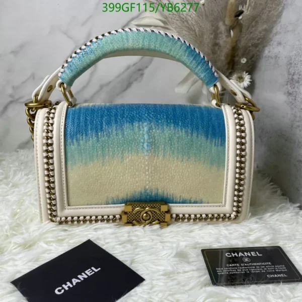 Chanel Leather Quilted Medium Boy Flap Blue Mirror (1:1)