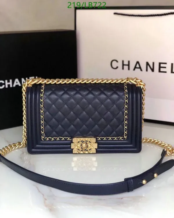 Chanel Cowhide Quilted New Medium Boy Flap Black Mirror (1:1)