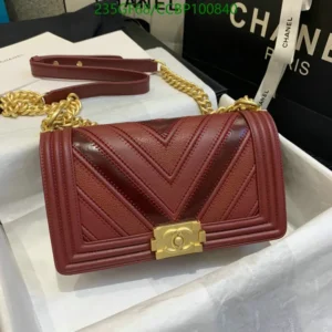 Chanel Cowhide Quilted New Medium Boy Flap Red Mirror (1:1)