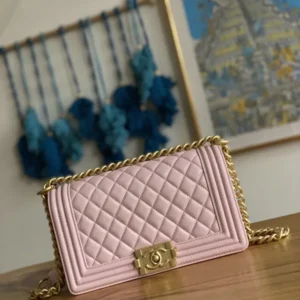 Chanel Sheepskin Quilted Medium Boy Flap Pink Mirror (1:1)