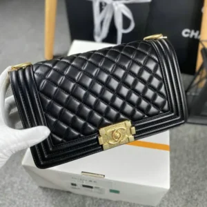 Chanel Calfskin Quilted Medium Boy Flap Black Mirror (1:1)