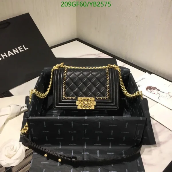 Chanel Lambskin Quilted New Medium Boy Flap Black Mirror (1:1)