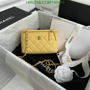 Chanel Calfskin Quilted Vanity Case With Chain Gold Mirror (1:1)