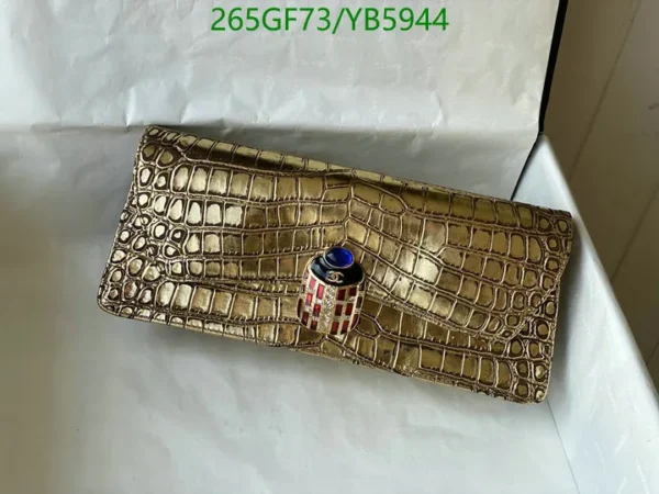 Chanel Metallic Calfskin Crocodile Embossed Clutch Gold Mirror (1:1)