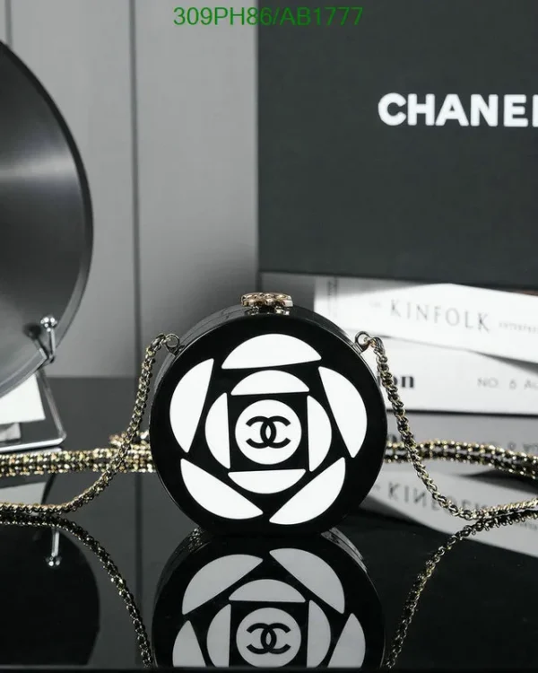 CHANEL Resin Plexi CC Round Camellia Minaudiere Clutch in Black and White Mirror (1:1)